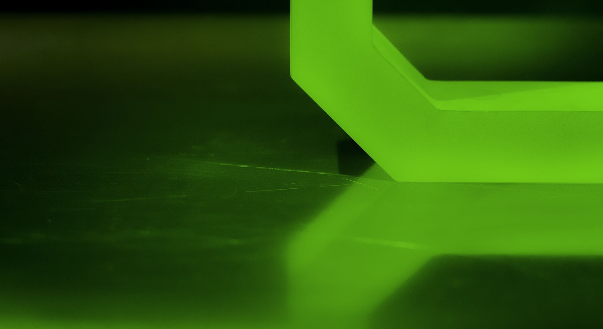 o/PARASHOOT hero background